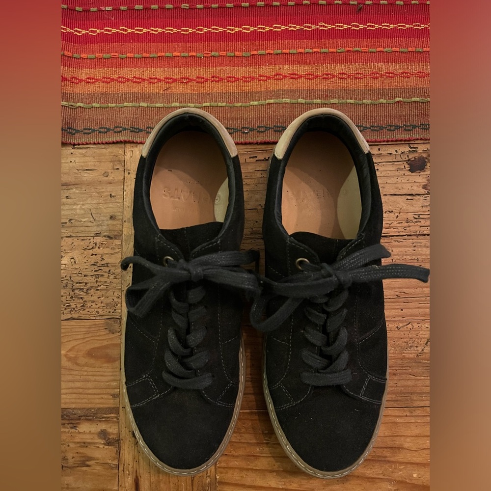 Never worn new Greats womens Royale sneakers. Black suede, gum sole. Size 8.5